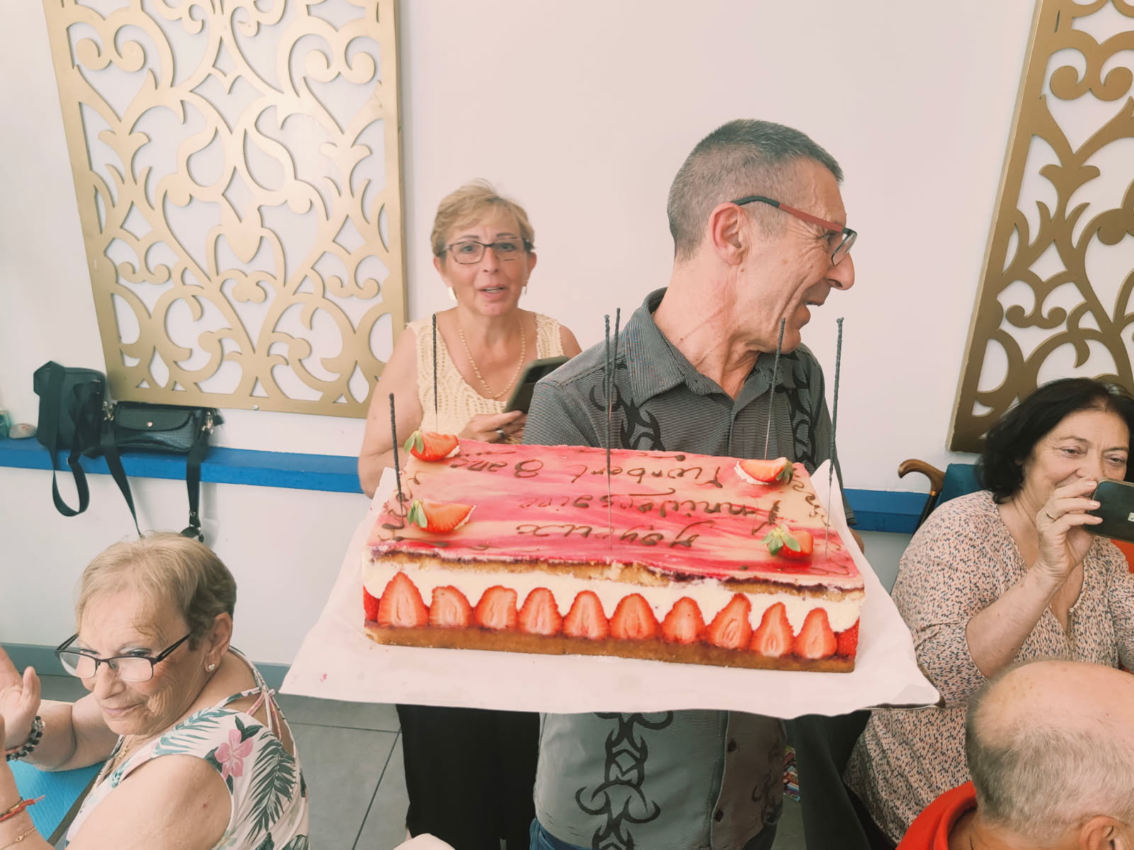 gateau et serveur